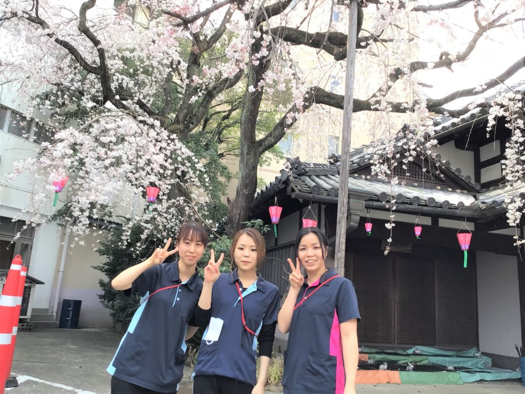 パートさん３人桜満開